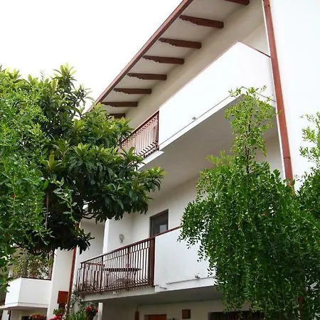 Francesco In Couette-café 3*