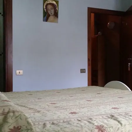 Francesco In 3* Asís